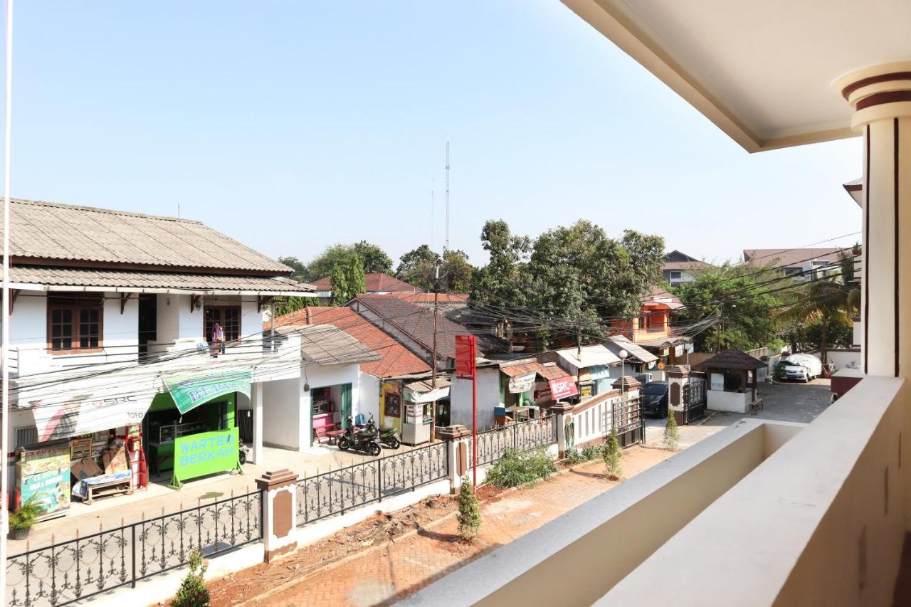 Wisma Anton Soedjarwo Hotel Depok Exterior photo